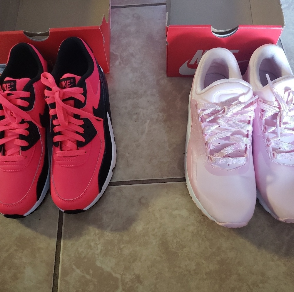 Nike Air Max and Nike Air Max Zero Se